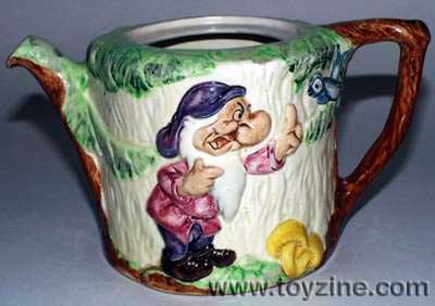 Disney Snow White Wade Heath Tea Pot, 1940s England