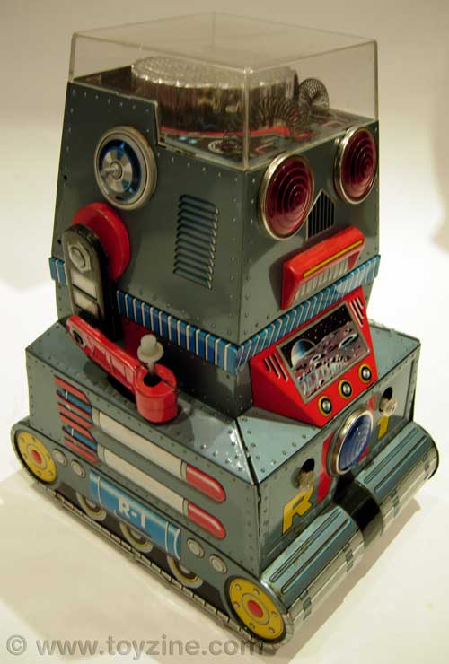 Robotank R1 - Tin - Japan - Nomura - !960's, battery operated tin toy robot
